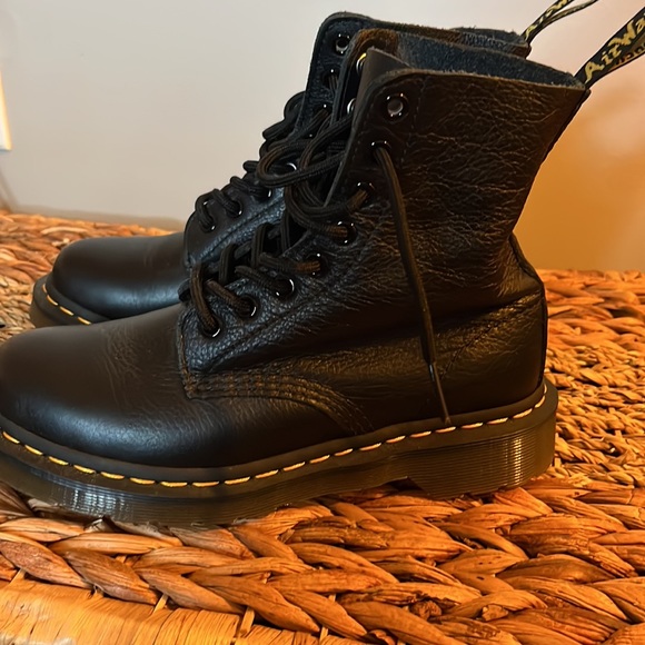 Dr. Martens like new. Only wore few times - Picture 4 of 5